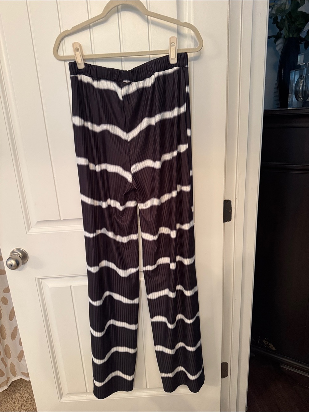 Black & White Tie-Dye Set - Short Sleeve Top & Pants - Picture 6 of 7